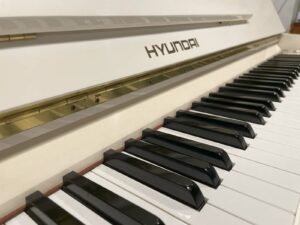hyundai_u832_3_piano_verhoogmuziek