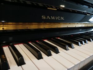 samick_su_108_ba_hoogglans_piano_2_verhoogmuziek