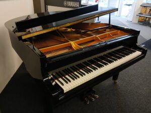 yamaha_vleugel_gc1_foto1_verhoogmuziek