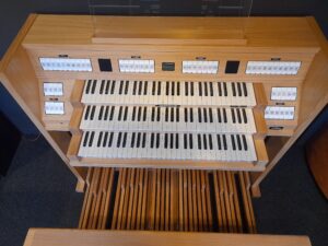 johannus_sonique_360_be_front_2_orgel_verhoogmuziek