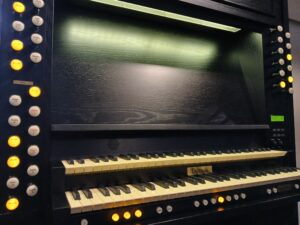 domus_chorale_p31_deluxe_orgel_02_verhoogmuziek